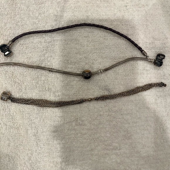 Three pandora bracelets/15 charms/3 spacers - Picture 4 of 5